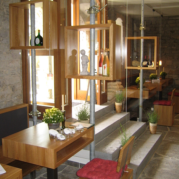 Weinregal, Weinpräsentation, Präsentationsregale, Ladenbau, Vinothek