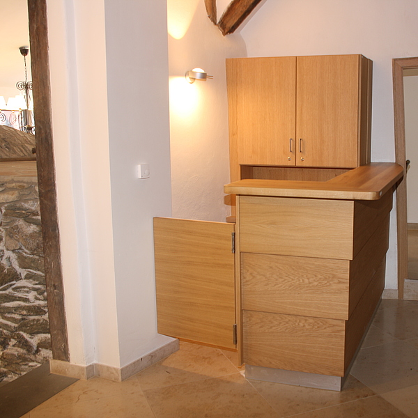 Gastronomie Theke, Thekenverkleidung getreppt, Thekenfront individuell, Gastro Theke Holz