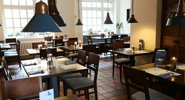 schöner Stuhl für home-and-living und Gaststätten, Vereine, Saal