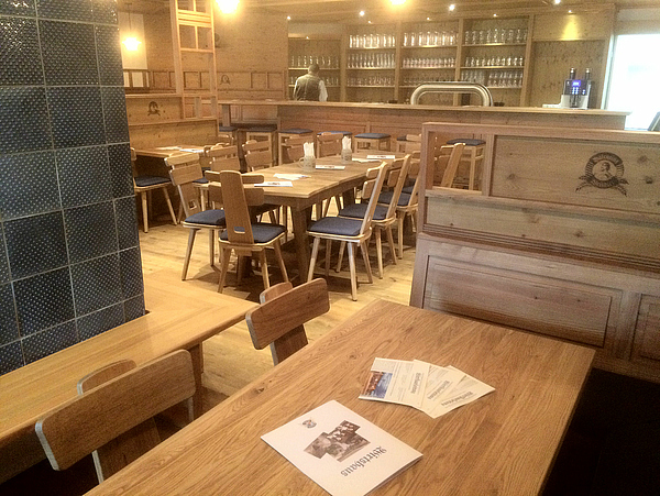 Gastro Stühle Massivholz, Gastro Tische Massivholz, Wohnzimmermöbel, Esszimmermöbel, Massivholzmöbel