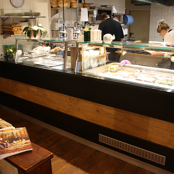 Gastro Theke, Gastro Thekenfront, Gastro Thekenverkleidung mit Holz, Gastro Theke Holz