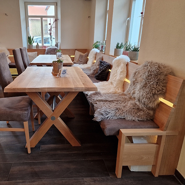 Gastronomieeinrichtung, Gastro Bänke, Gastro Tische, Gastro Stühle, Massivholz