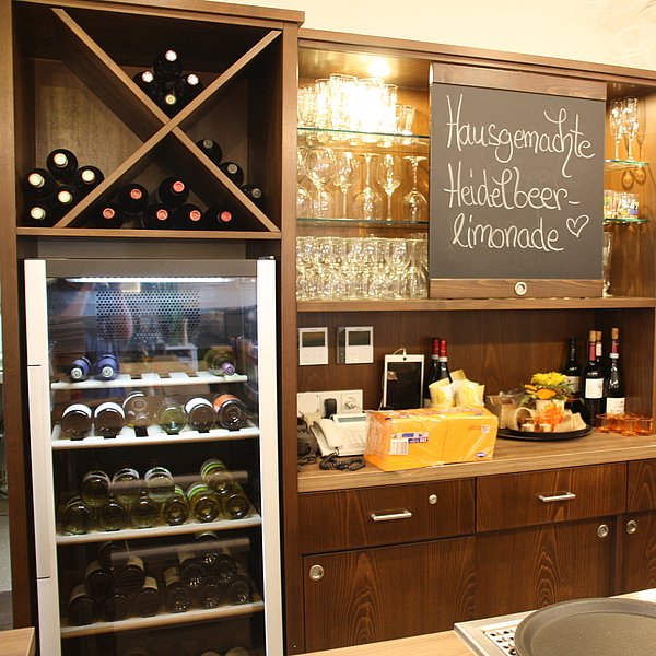 Gastro Weinregal, Gastro Weinkühlschrank, Gastro Weintemperierschrank, Gastro Gläserregal, Gastro Anschreibtafel