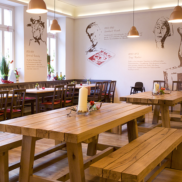 Gastronomieeinrichtung, Gastro Bänke, Gastro Tische, Gastro Stühle, Massivholz