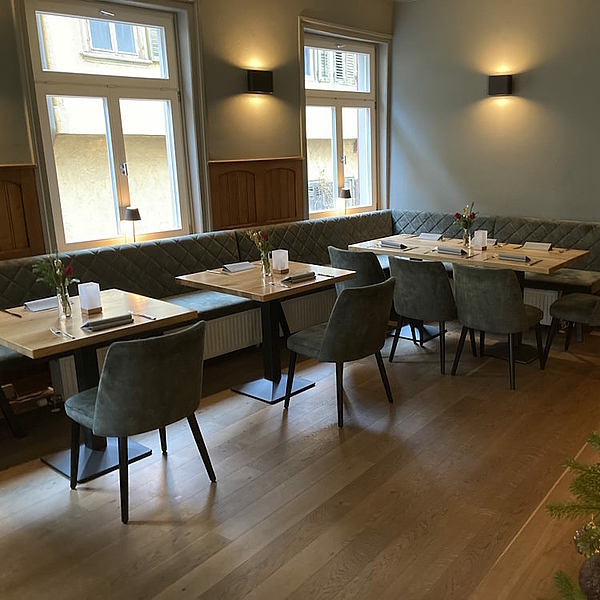 Gastronomieeinrichtung, Polstermöbel, Polsterbänke, Polsterstühle, Polstersessel, Polsterbarhocker, Gastro Rückschränke, Gastro Tische