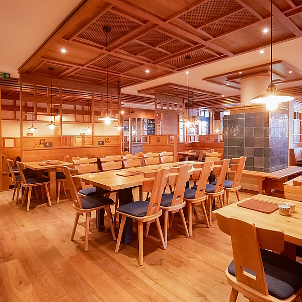 Gastro Stühle, Gastro Tische, Gastronomieeinrichtung Holz