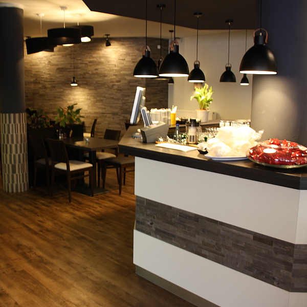 Gastro Theke, Gastro Thekenfront, Gastro Thekenverkleidung mit Holz, Gastro Theke Holz
