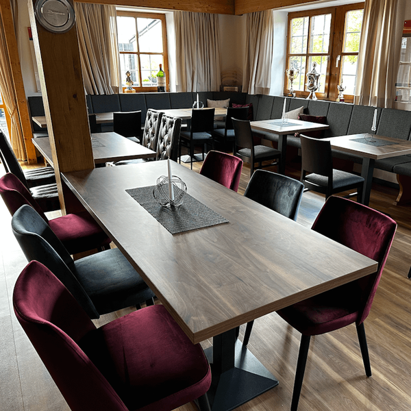 Neue Einrichtung Golfanlage Hof-Gattendorf, Pizzeria Piazza Verde, Gastro Stühle, Gastro Sessel, Gastro Sitzbänke, Gastro Tische, Möbel für die Gastronomie