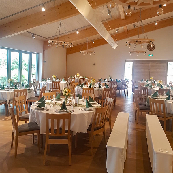 Stapelstuhl Eiche mit und ohne Polstersitz, Cafe, Bistro, Almhütte, Campingplatz, Restaurant, Gasthof, Bistro, Vinothek, Weingut, Bäckerei 