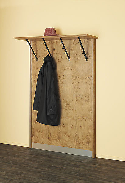 Gastro Möbel nach Maß, Garderobe Holz, Garderobe für die Gastronomie, Hutablage