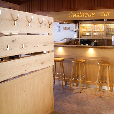 Garderobe nach Maß, Gastro Möbel, Garderobe Massivholz, Waldkante
