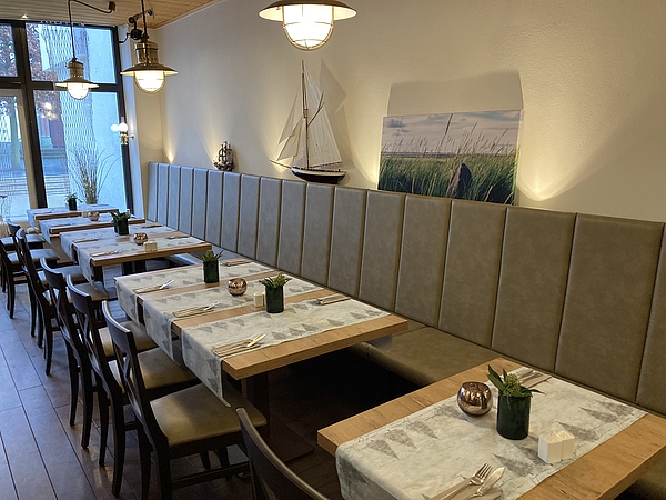 Stapelstuhl Eiche mit und ohne Polstersitz, Cafe, Bistro, Almhuette, Campingplatz, Restaurant, Gasthof, Bistro, Vinothek, Weingut, Baeckerei, Ristorante, Trattoria, Pizzeria