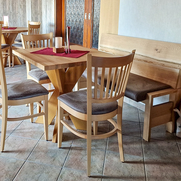 Gastro Sitzbank, Sitzbank Massivholz, Massivholzbank, Holzbank Spessart, Gastronomieeinrichtungen