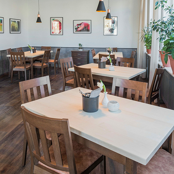 Stapelstuhl Eiche mit und ohne Polstersitz, Cafe, Bistro, Almhütte, Campingplatz, Restaurant, Gasthof, Bistro, Vinothek, Weingut, Bäckerei 