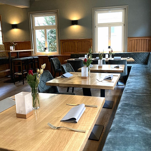 Gastronomieeinrichtung, Polstermöbel, Polsterbänke, Polsterstühle, Polstersessel, Polsterbarhocker, Gastro Rückschränke, Gastro Tische