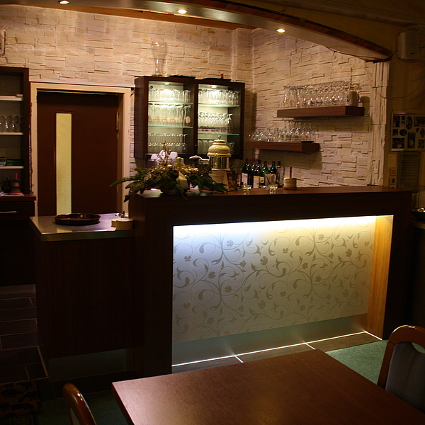 Gastro Theke, Thekenverkleidung, Thekenfront, Gastro Theke mit Holz und Licht