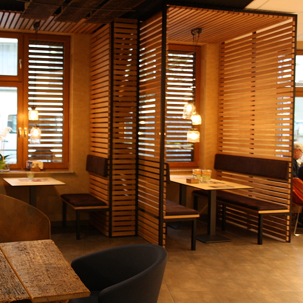 Gastronomieeinrichtung, Gastro Bänke, Gastro Tische, Gastro Stühle, Massivholz