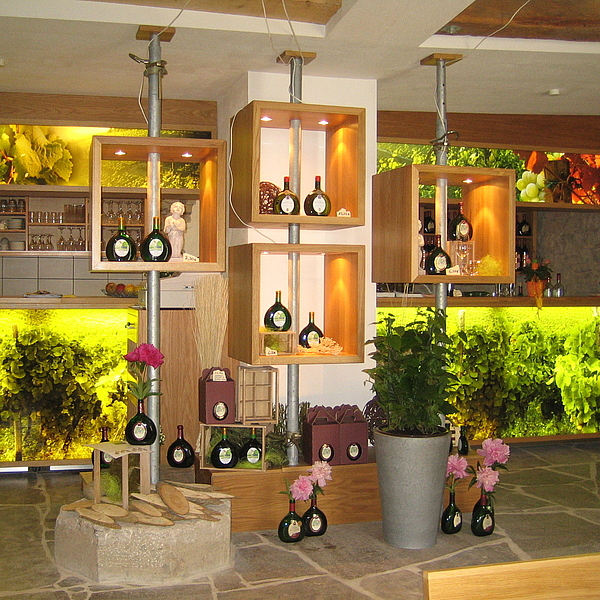 Präsentationsregale, Warenregale, Präsentationsvitrine, Regalsysteme, Regale mit Glasfronten