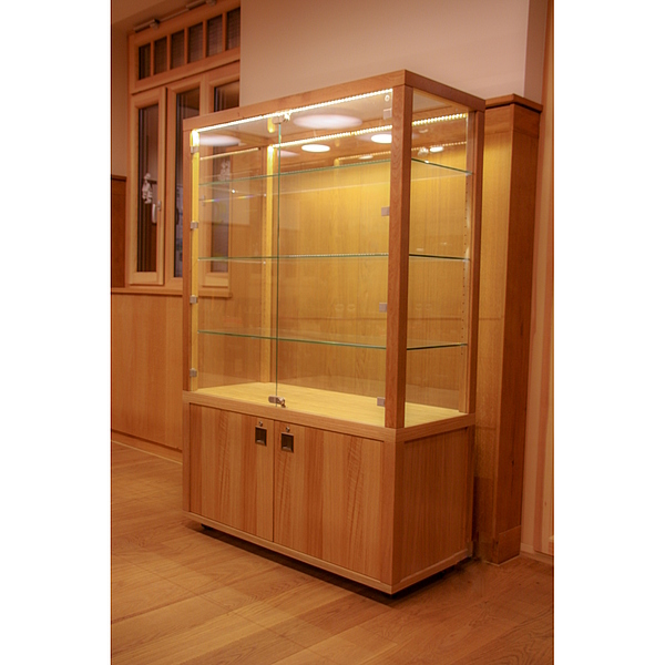 Präsentationsregale, Warenregale, Präsentationsvitrine, Regalsysteme, Ladenbau