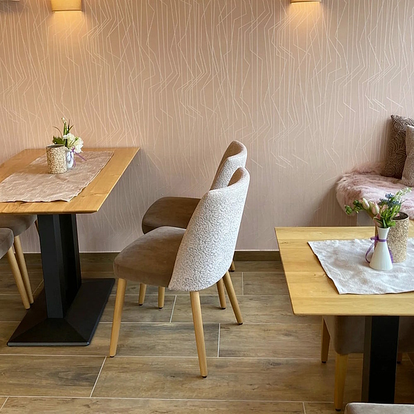 Kleine Konditorei Geis Lohr, Café, Bäckerei, Pralinen, Gastro Einrichtung Polstermöbel, Gastro Tische, Gastro Sessel