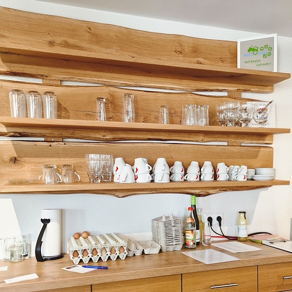 Gastro Möbel, GastronomiePräsentationsregale, Warenregale, Präsentationsvitrine, Regalsysteme, Vinothek Möbel, Gastronomieeinrichtung, Gläserregale, Regale, Waldkante
