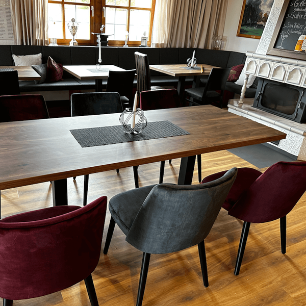 Neue Einrichtung Golfanlage Hof-Gattendorf, Pizzeria Piazza Verde, Gastro Stühle, Gastro Sessel, Gastro Sitzbänke, Gastro Tische, Möbel für die Gastronomie