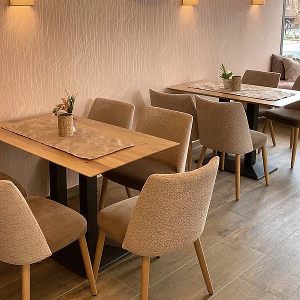 Kleine Konditorei Geis Lohr, Café, Bäckerei, Pralinen, Gastro Einrichtung Polstermöbel, Gastro Tische, Gastro Sessel