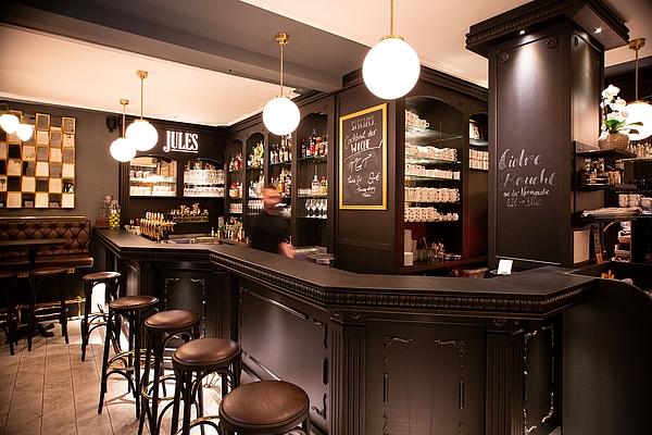 Thekenbau, Gastronomie Theken, Thekenfront mit Verzierungen, Thekenbau nach Maß