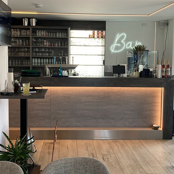 Gastro Theke, Thekenverkleidung, Thekenfront, Gastro Theke mit Holz und Licht