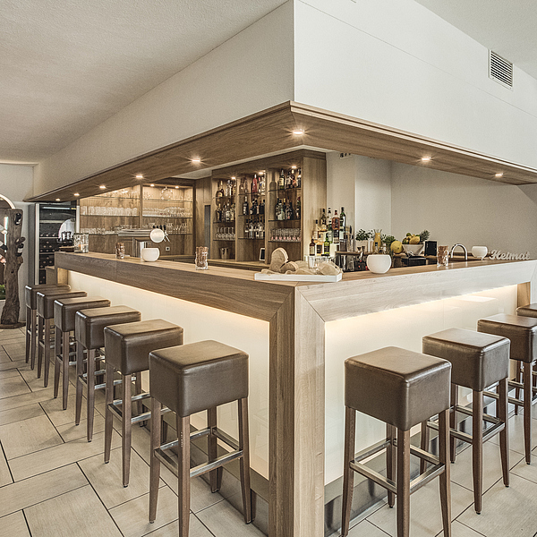 Gastro Theke, Thekenverkleidung, Thekenfront, Gastro Theke mit Holz und Licht