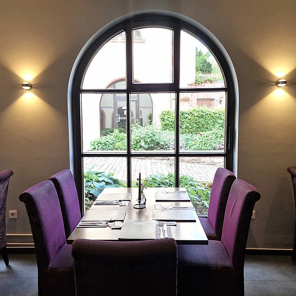 Gastronomieeinrichtung, Hoteleinrichtung, Gastro Stühle, Gastro TischePolstersessel