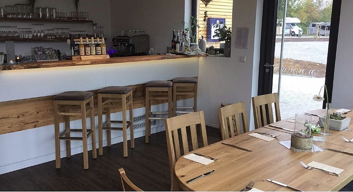 Gastronomieeinrichtung, Gastro Tische, Gastro Stühle, Café, Bistro